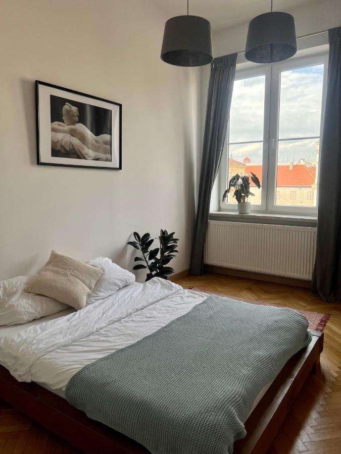 Chic Apartment In The Center Of Cracow คราคูฟ ภายนอก รูปภาพ